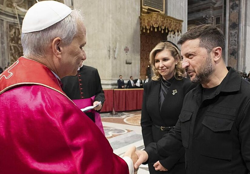 El Papa llama a Zelenski y le pide que colabore con Rusia para alcanzar una tregua humanitaria