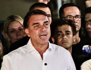 El Supremo brasileño prohíbe a Flávio Bolsonaro salir del país por un caso de blanqueo de capitales