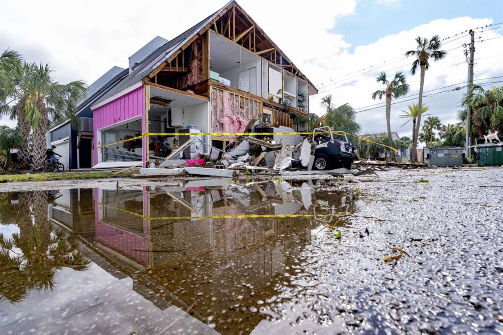 El huracán ‘Isaías’ pierde intensidad tras dejar cuatro muertos y fuertes inundaciones en el sureste de EEUU