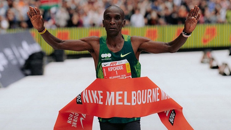 El keniata Eliud Kipchoge, con 41 años, impone nuevo récord en la Maratón de Melbourne