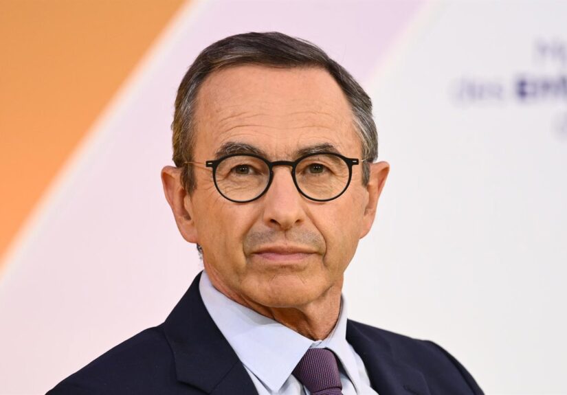 El líder de Los Republicanos pide a Macron la declaración del estado de emergencia en Francia
