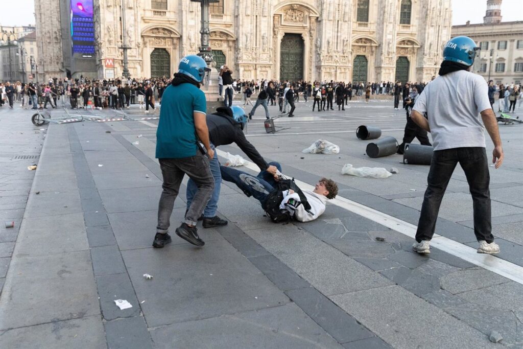 El ministro de Defensa italiano apunta que detrás de los disturbios hay una «guerra híbrida» desde el exterior