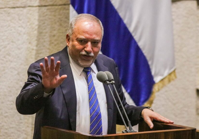 El opositor israelí Avigdor Liberman pide a la Fiscalía investigar a Netanyahu por «traición»