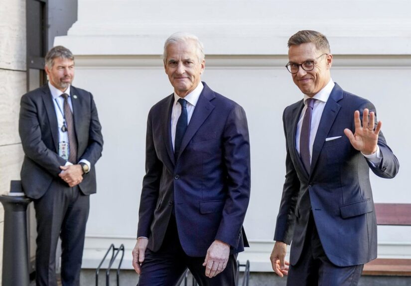 El presidente de Finlandia y el primer ministro de Noruega abordan con Putin el impulso diplomático en Ucrania