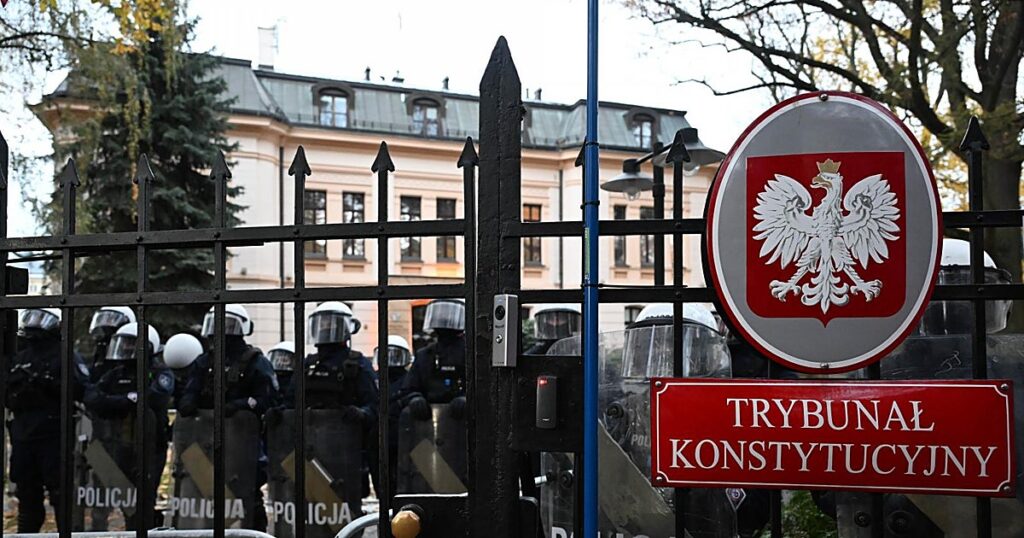 El presidente de Polonia ordena a la Policía retirar el bloqueo y convoca al Parlamento para «restablecer el orden»