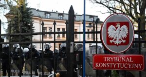 El presidente de Polonia ordena a la Policía retirar el bloqueo y convoca al Parlamento para «restablecer el orden»