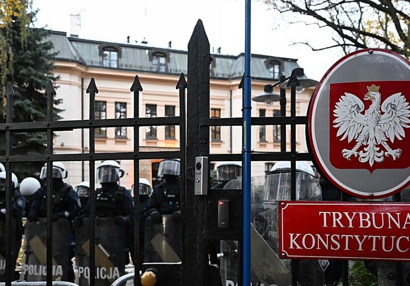 El presidente de Polonia ordena a la Policía retirar el bloqueo y convoca al Parlamento para «restablecer el orden»