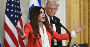 Entre acusaciones de corrupción, Trump exige la dimisión como embajadora en Grecia a la expareja de su hijo mayor