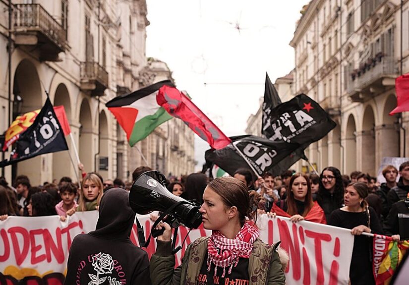 Estudiantes y trabajadores protestan en Italia bajo el blindaje policial para impedir disturbios
