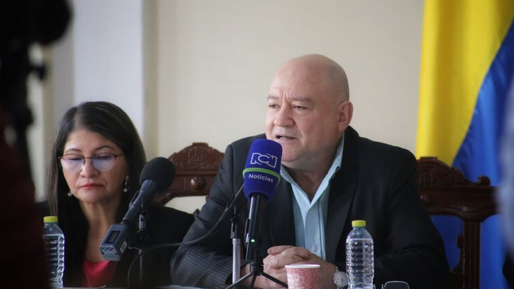 Exjefes de las Farc rechazan señalamientos de la viuda de Miguel Uribe
