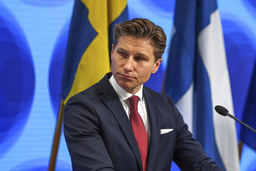 Finlandia anuncia un nuevo paquete de ayuda militar para Ucrania a petición de Kiev