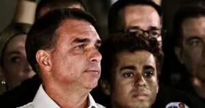 Flávio Bolsonaro denuncia que el Supremo le ha retirado el pasaporte