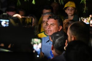 Flávio Bolsonaro llega a EEUU tras abandonar Brasil después de su derrota electoral ante Lula