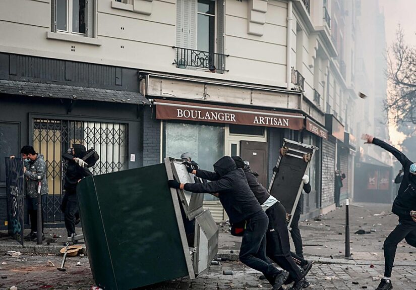 Francia contiene los disturbios en el tercer acto de las protestas, con 300 detenidos