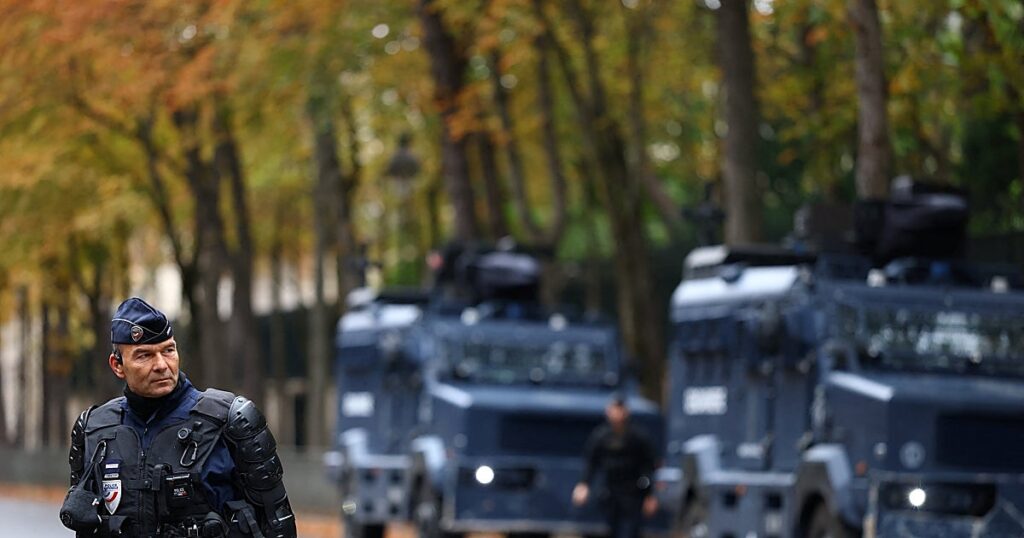 Francia despliega a 70.000 policías ante el temor a una noche de violencia en Halloween