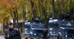 Francia despliega a 70.000 policías ante el temor a una noche de violencia en Halloween