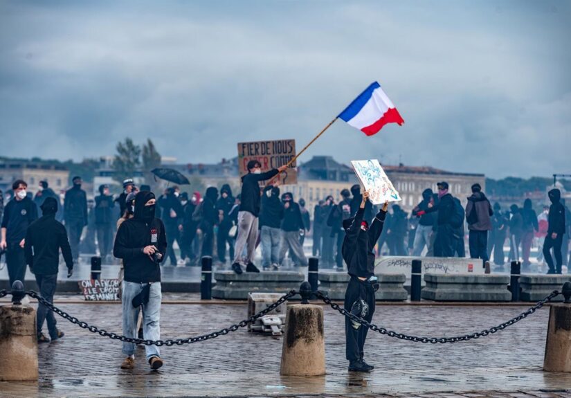 Francia eleva a 142 la cifra de detenidos en París durante las protestas del sábado