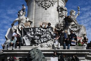 Francia suspende temporalmente las clases para facilitar un periodo de «democracia interna»