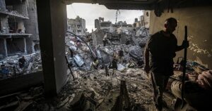 Gaza cumple un año de alto el fuego entre bombas y escombros