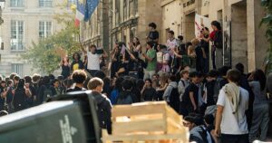 «Intentamos hacer de barrera entre los jóvenes y los antidisturbios»