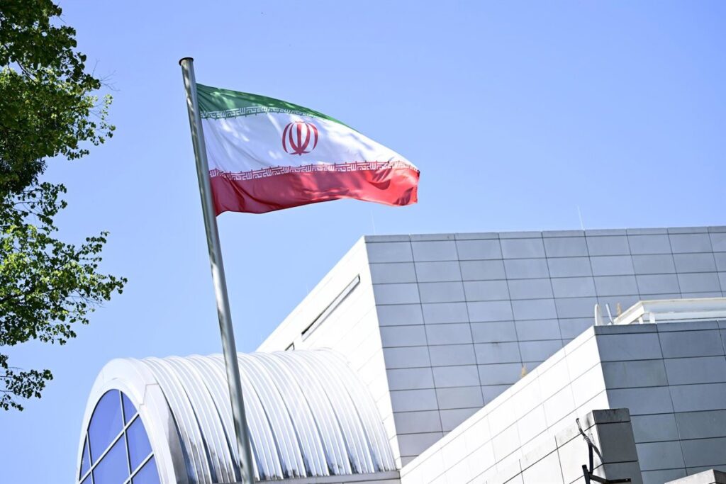 Irán amenaza con destruir centros de datos y cables submarinos en el Golfo si se reanudan los ataques