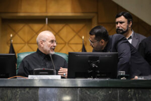 Irán se atiene a su plan para Ormuz y avisa a EEUU de que la estrategia del «palo y la zanahoria» no funciona