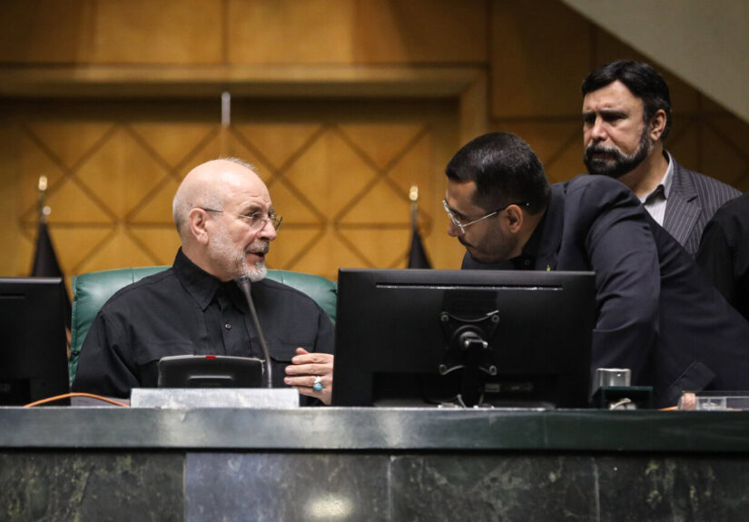Irán se atiene a su plan para Ormuz y avisa a EEUU de que la estrategia del «palo y la zanahoria» no funciona