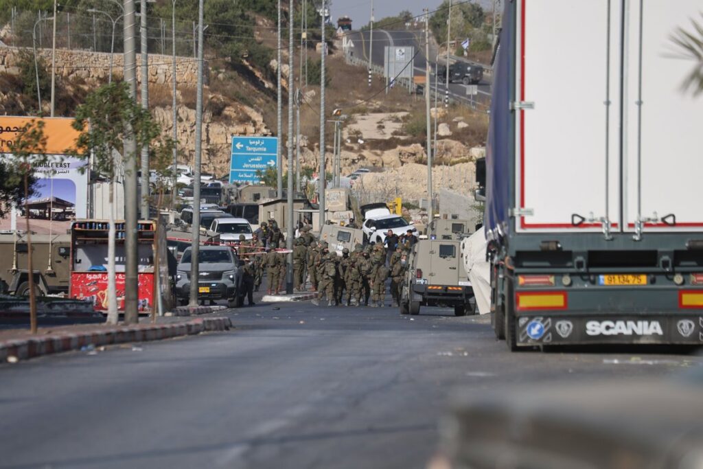 Israel ordena evacuar barrios completos de Hebrón tras el tiroteo con dos soldados israelíes muertos en Cisjordania