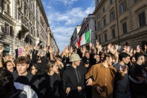 Italia vive su segundo fin de semana consecutivo de protestas multitudinarias del Movimiento 17 de Octubre