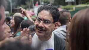 Iván Cepeda arremete por retiro de más de 30 piezas del Museo Nacional y exige que las devuelvan