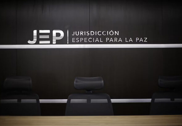 JEP imputa crímenes de guerra y de lesa humanidad a nueve exjefes de las Farc