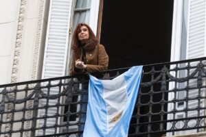 La Justicia argentina unifica los juicios de Hotesur y Los Sauces y complica el horizonte de los Kirchner