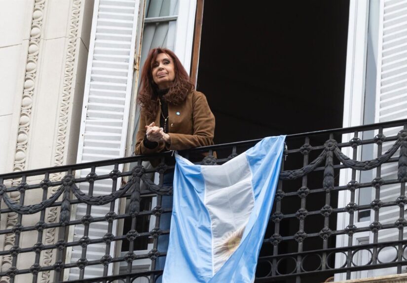 La Justicia argentina unifica los juicios de Hotesur y Los Sauces y complica el horizonte de los Kirchner