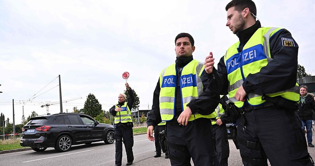 La Policía alemana busca a los sospechosos de arrollar con un coche a varias personas cerca de Hannover