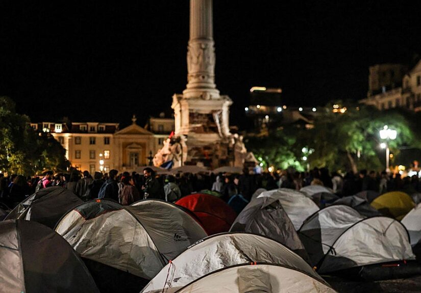 La Policía desaloja de madrugada a los manifestantes por la vivienda en Lisboa