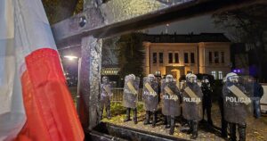 La Policía rodea el Constitucional de Polonia al enfrentarse el primer ministro y el presidente por sus miembros