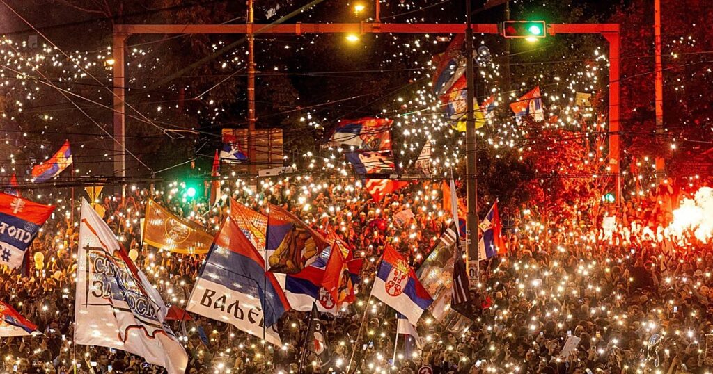 La movilización estudiantil amenaza el plan del presidente de Serbia de perpetuarse