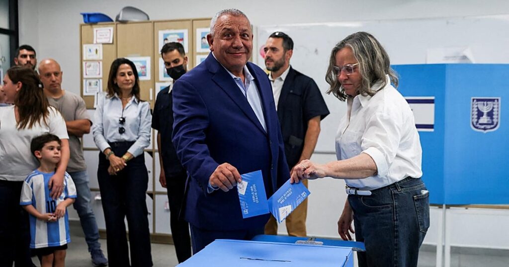 La oposición israelí supera a la coalición de Netanyahu, pero necesitará a los partidos árabes para gobernar
