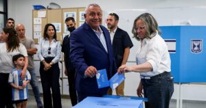 La oposición israelí supera a la coalición de Netanyahu, pero necesitará a los partidos árabes para gobernar