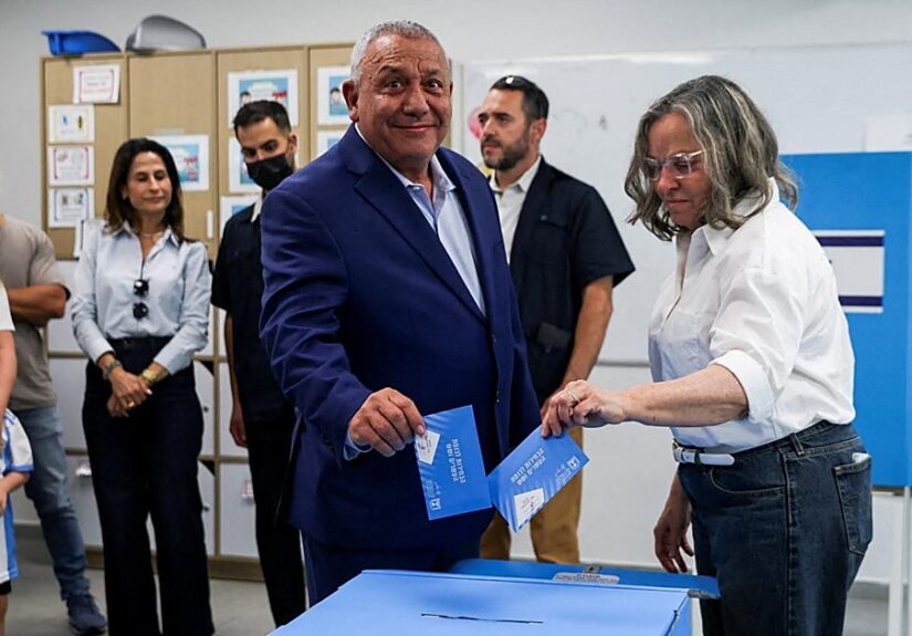 La oposición israelí supera a la coalición de Netanyahu, pero necesitará a los partidos árabes para gobernar