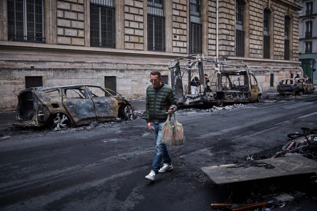 La prefectura de París prolonga hasta el lunes el toque de queda en zonas del centro de la capital