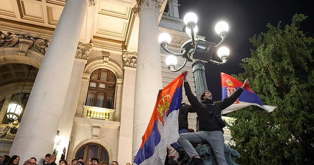 La victoria de los estudiantes sobre el presidente Vucic trae esperanzas de apertura democrática a Serbia