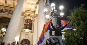 La victoria de los estudiantes sobre el presidente Vucic trae esperanzas de apertura democrática a Serbia