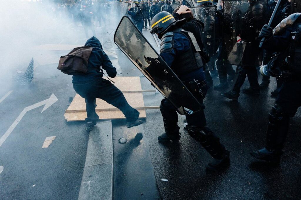 Las protestas en Francia dejan ya cerca de 6.900 detenidos y un centenar de trabajadores educativos heridos