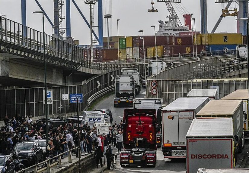 Los camioneros levantan el bloqueo en las carreteras del sur de Italia por el alza de combustibles tras el decreto de ayudas anunciado por Meloni