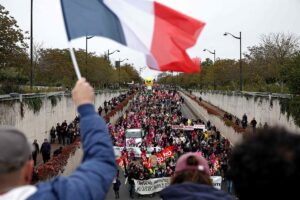 Los ‘chalecos amarillos’ convocan un «tercer acto» de protestas para el próximo sábado en Francia