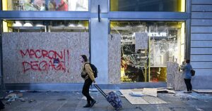 Los comerciantes de París se blindan ante el temor a nuevos disturbios este fin de semana