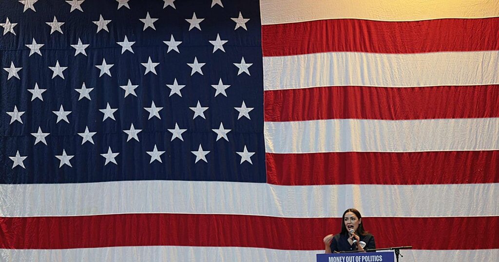 Los demócratas entierran de momento el hacha de guerra ‘woke’ para ganarle a Trump