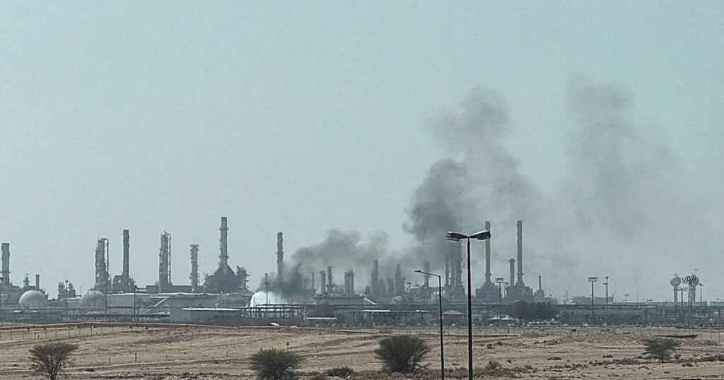 Los hutíes golpean el corazón económico saudí y Yemen se hunde en otra crisis humanitaria