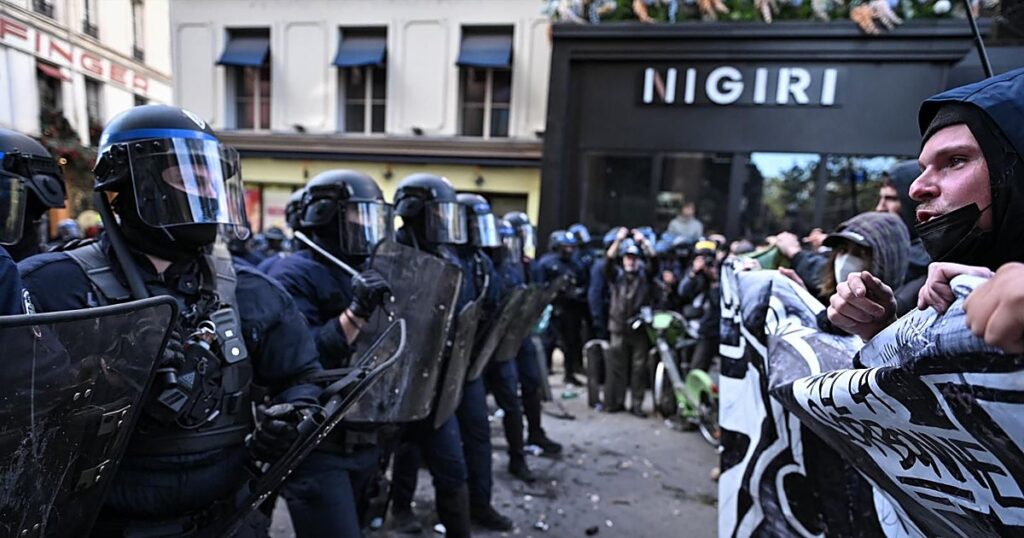Los profesores franceses, entre la espada de las protestas y la pared del Gobierno